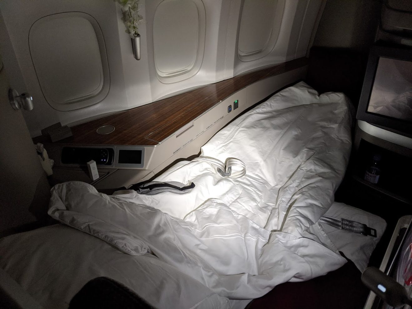 Review Cathay Pacific First Class 77W New Catering Bamford