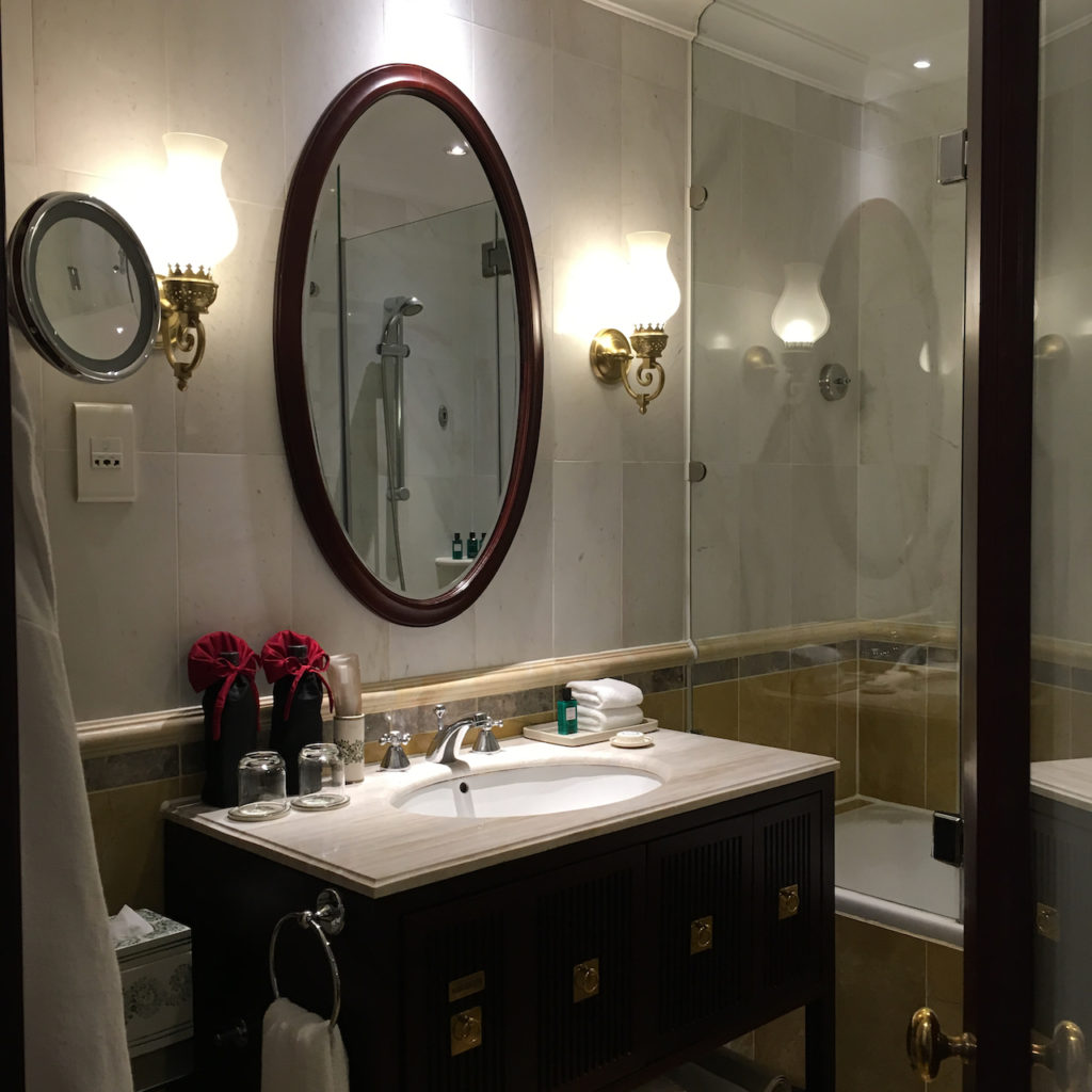 Sofitel Legend Metropole Hanoi Luxury Room Bathroom