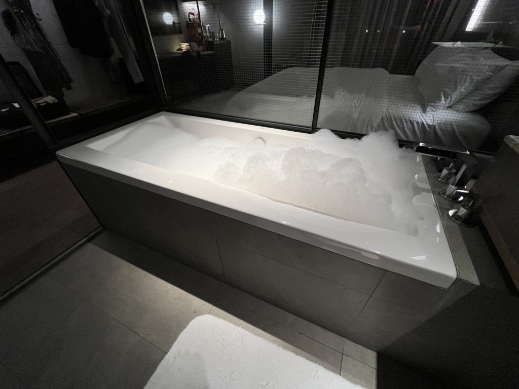 Warehouse Hotel Singapore Bathtub